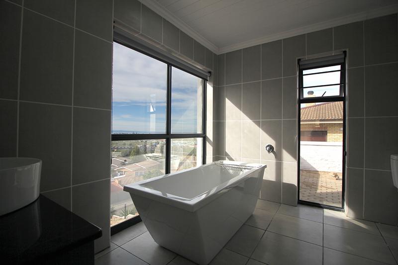 3 Bedroom Property for Sale in Menkenkop Western Cape